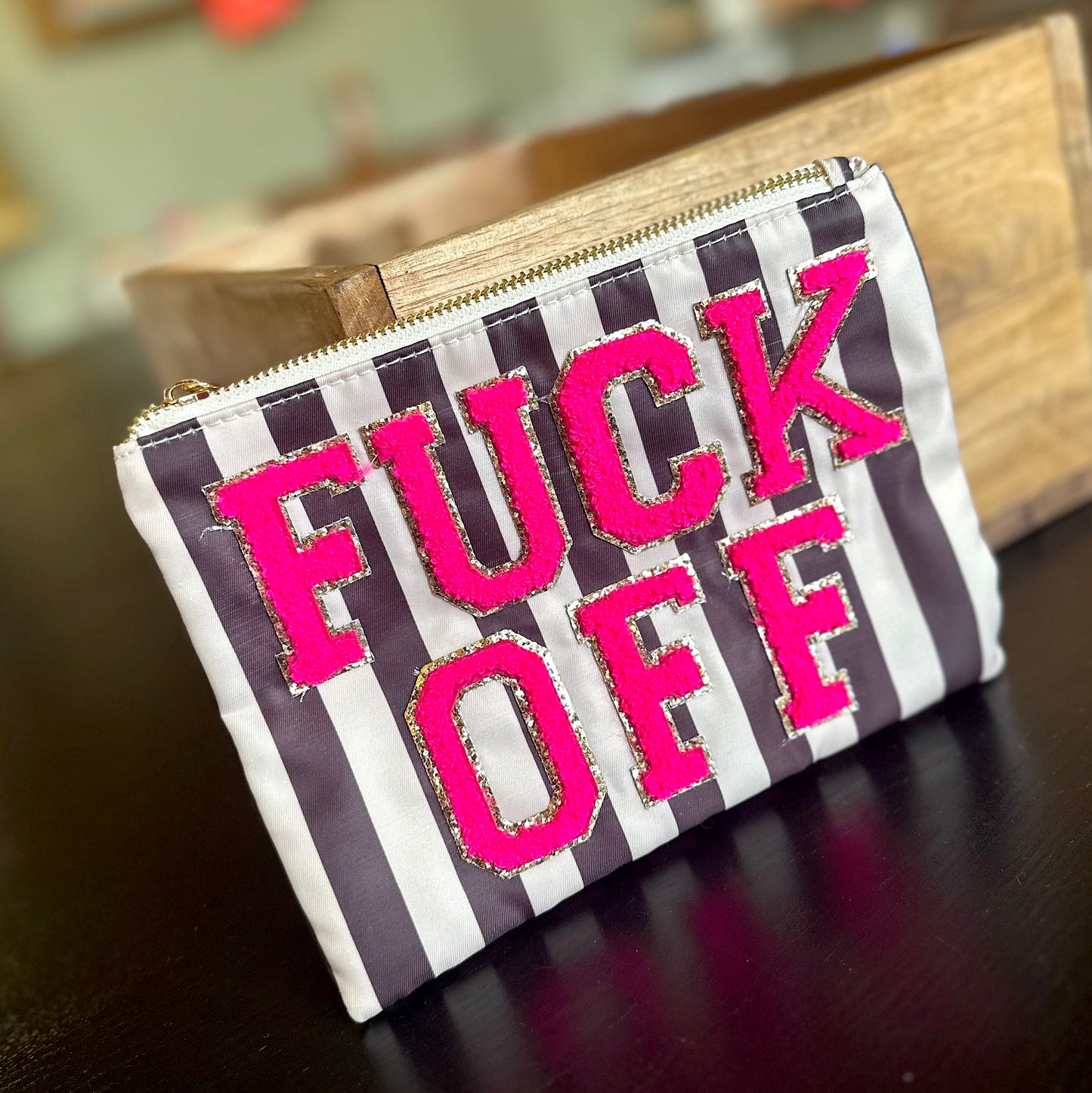 Kunterbuntes Mini-Täschchen "FUCK OFF" (schwarz-creme)