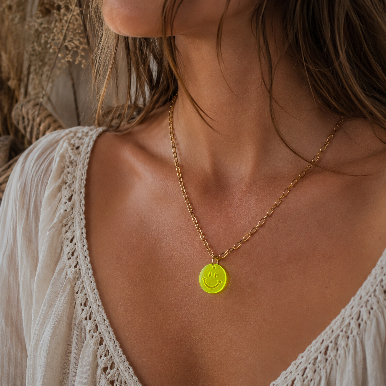 Edelstahl Halskette mit neon Anhänger aus Acryl - minimalistischer Statementschmuck