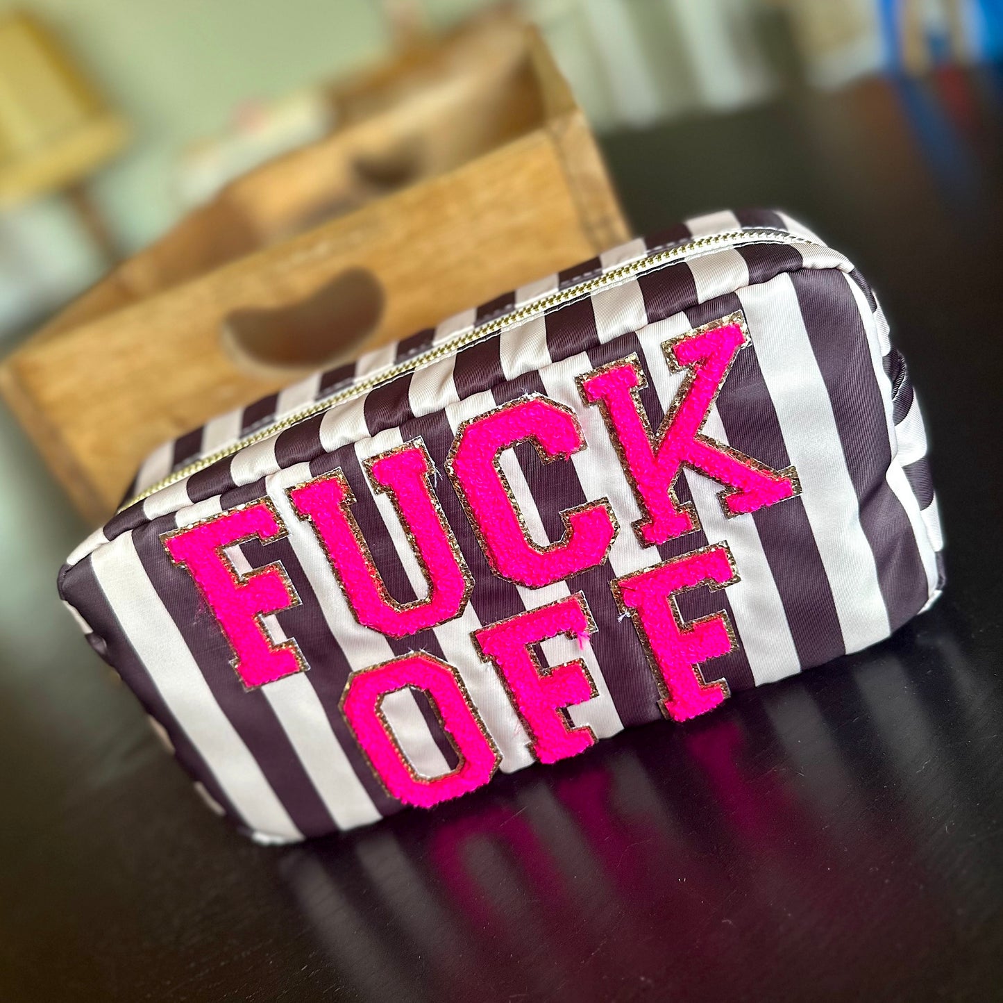 Kunterbunte Kosmetiktasche "FUCK OFF" (schwarz-creme)