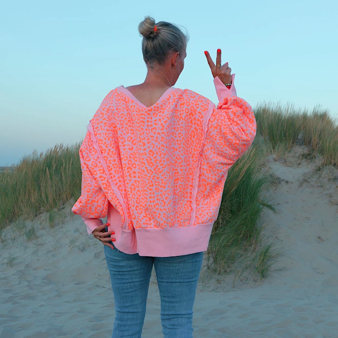 Sweater "LEO" in rosa-neonorange (oversize geschnitten)