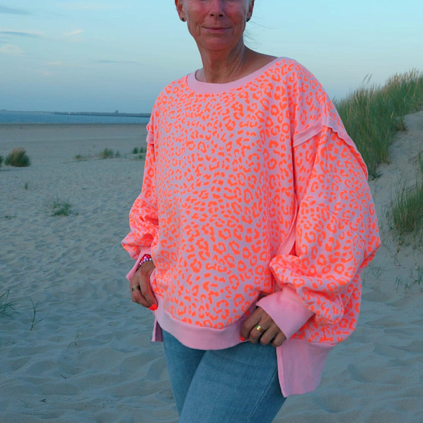 Sweater "LEO" in rosa-neonorange (oversize geschnitten)