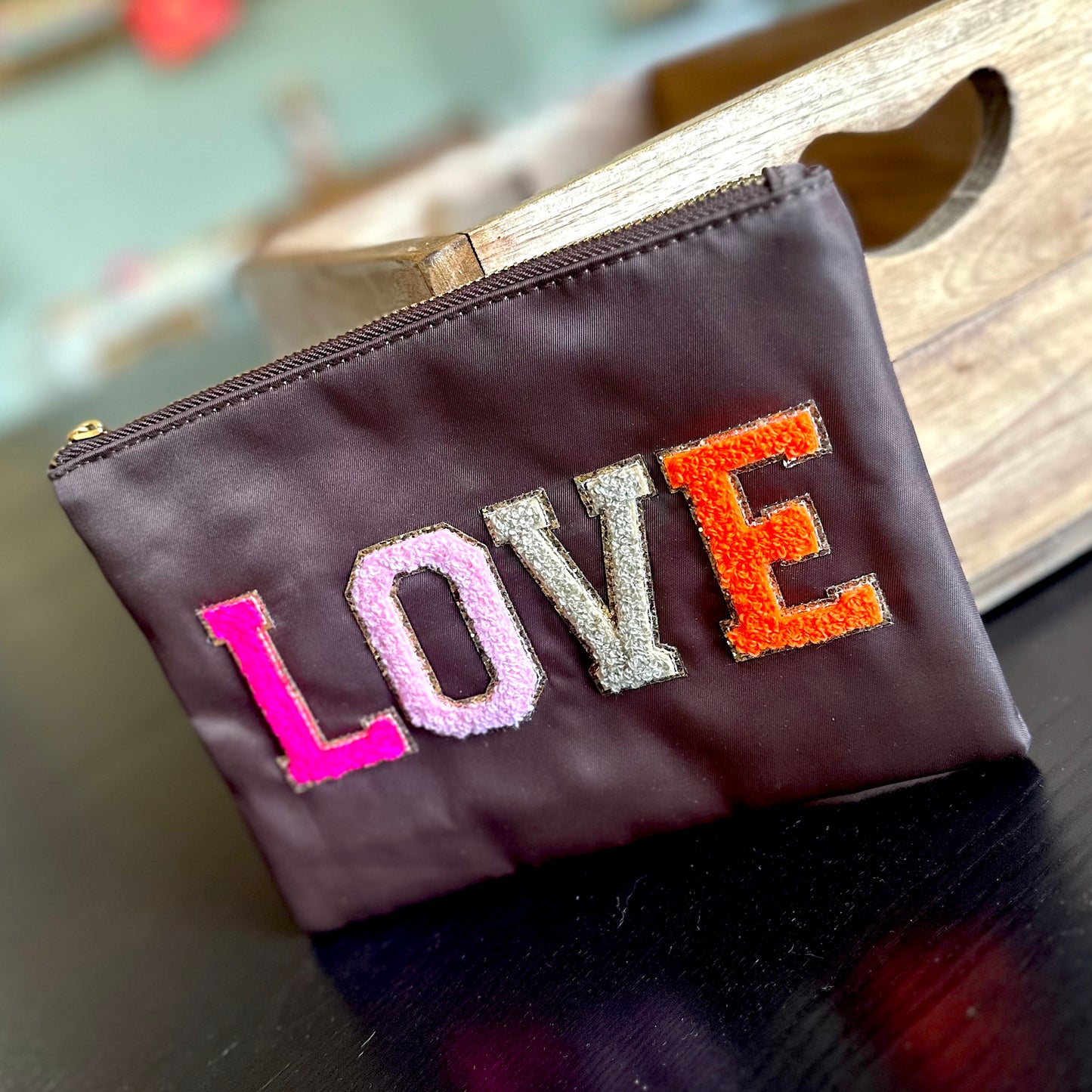 Kunterbuntes Mini-Täschchen "LOVE" (braun)