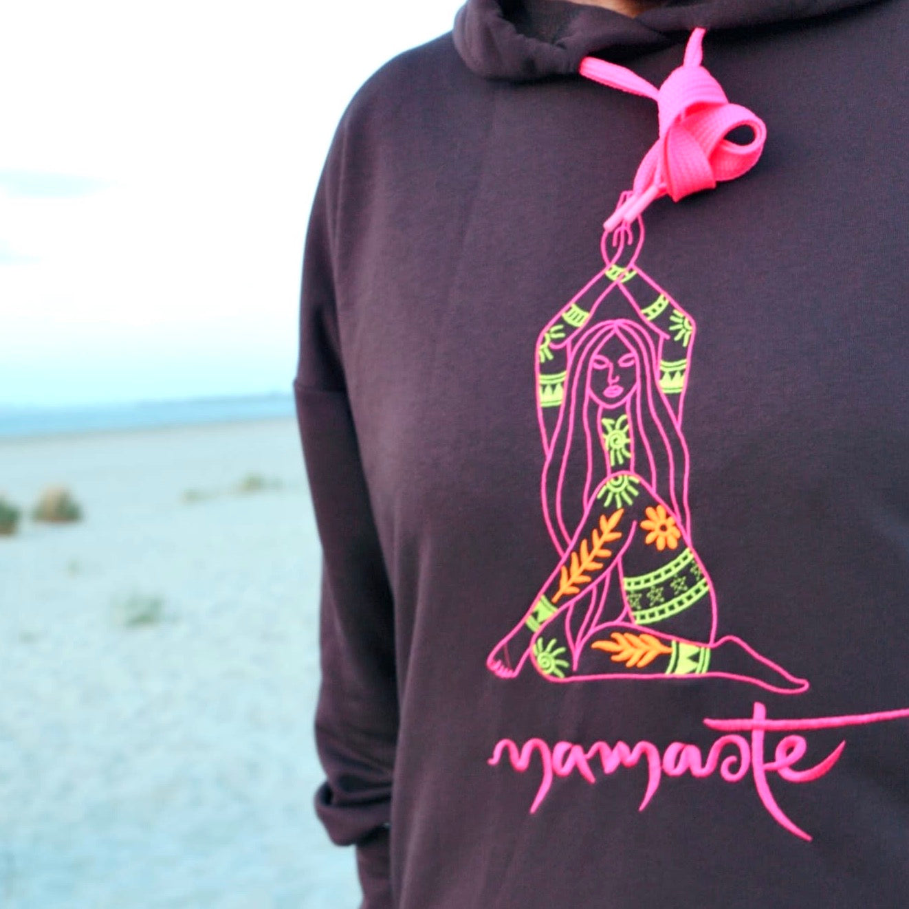 Hoodie "Namaste" in braun mit NEON-Stickerei
