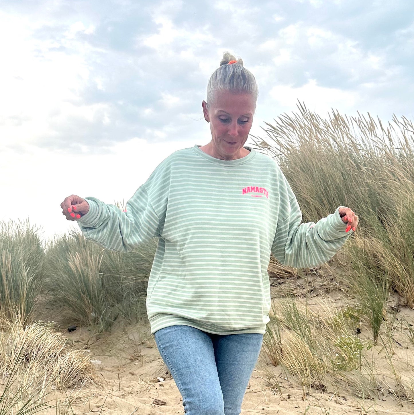 Sweater "Namaste" in lindgrün-pink