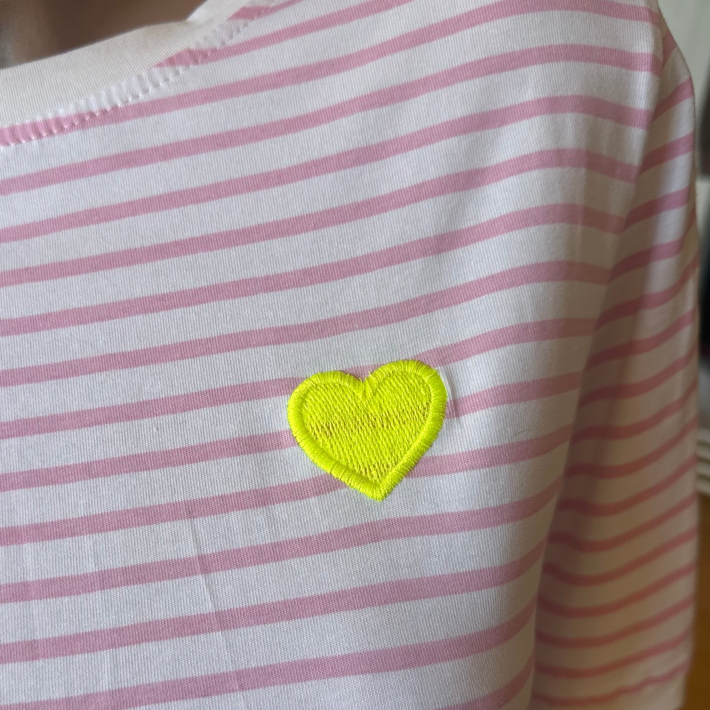 Shirt "HERZ" weiß-rosa