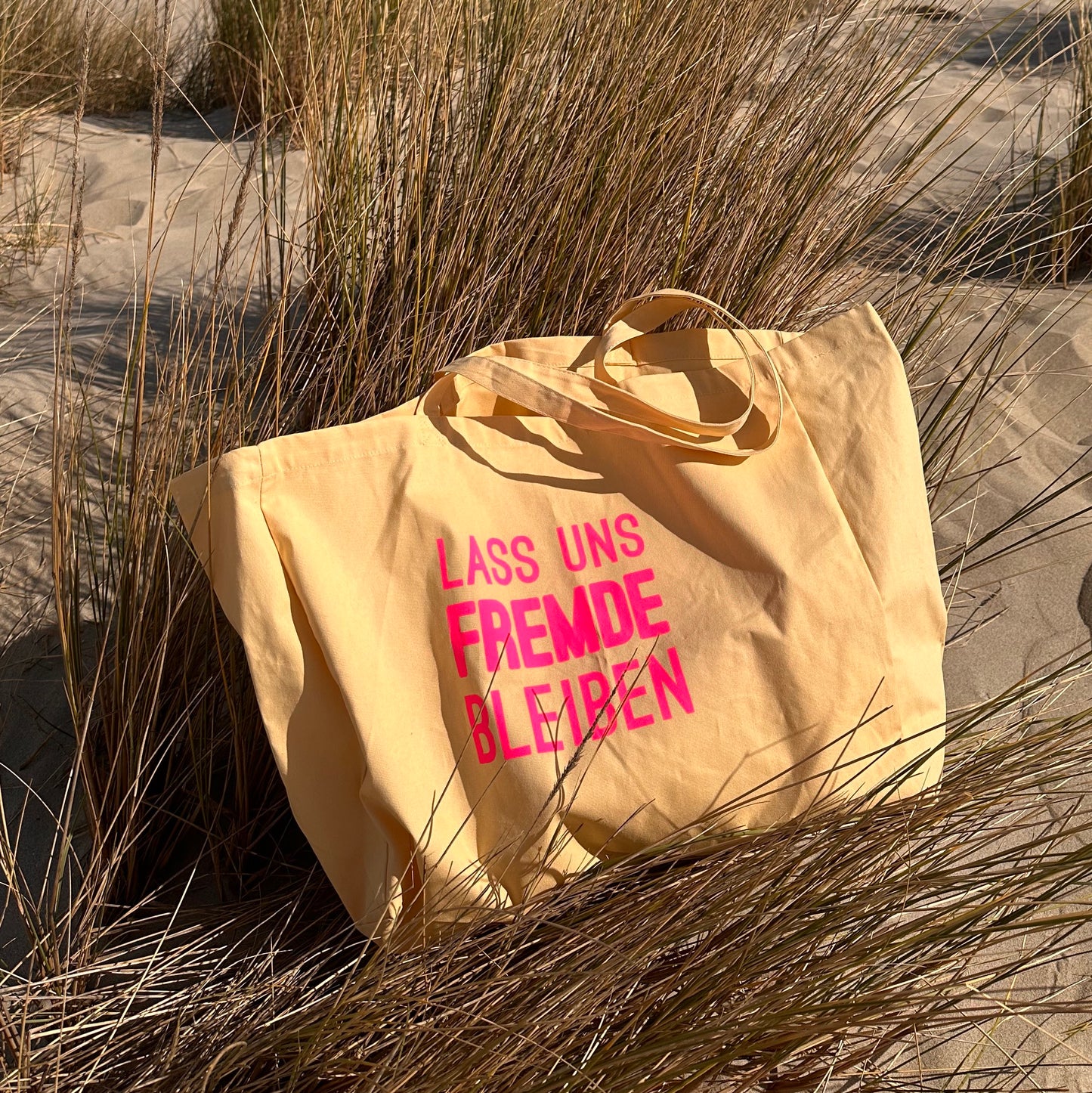 XL-Beachbag "FREMDE" Apricot mit NEON-Print