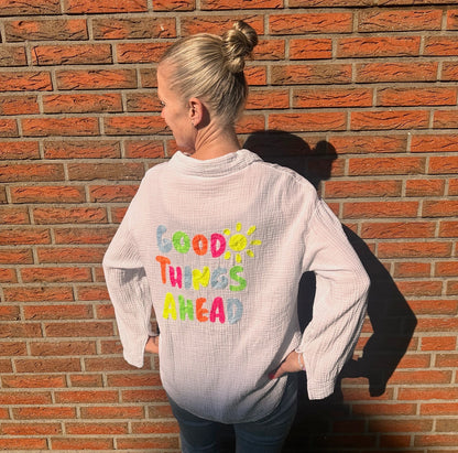 Musselinbluse mit Neon-Stick "good things ahead" (oneSize)