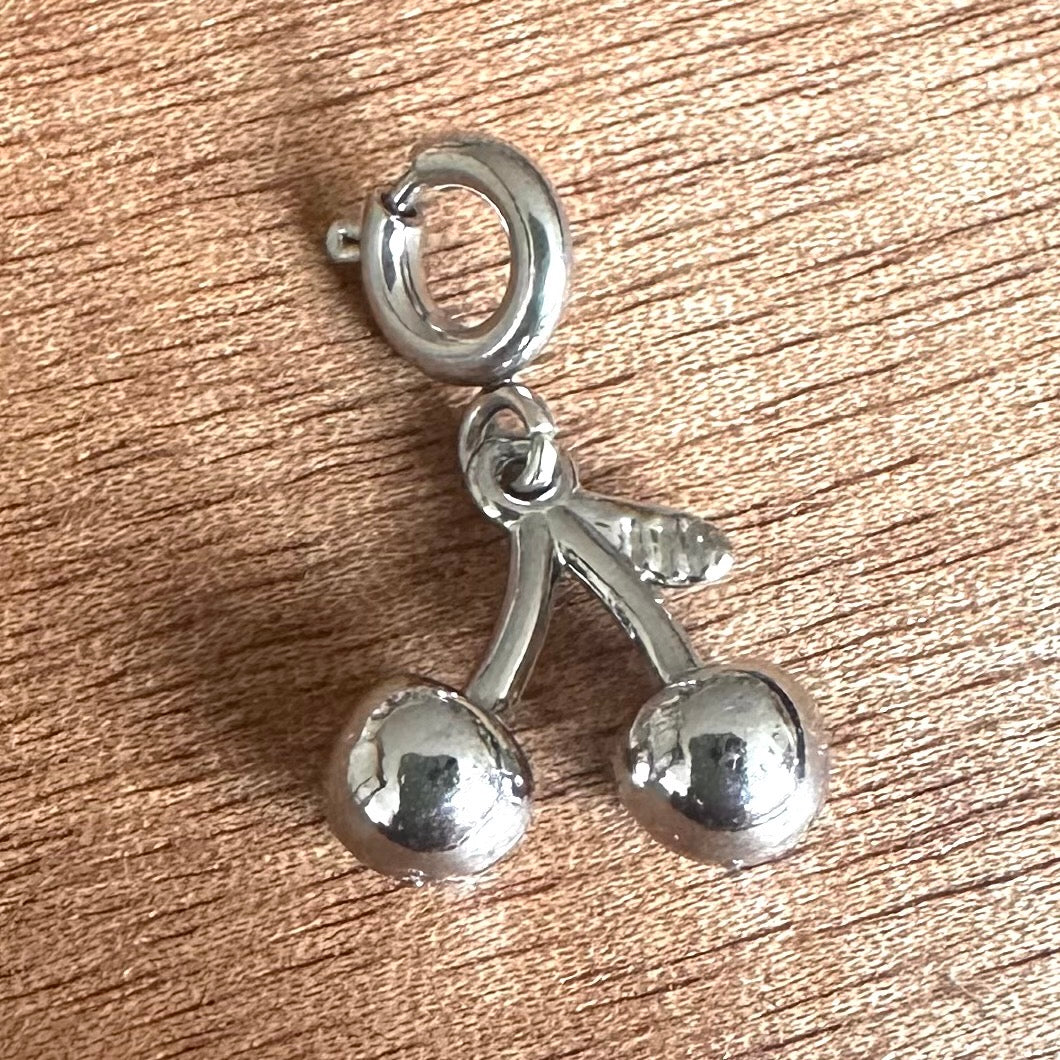 Charm "Kirsche" (in Gold oder Silber)