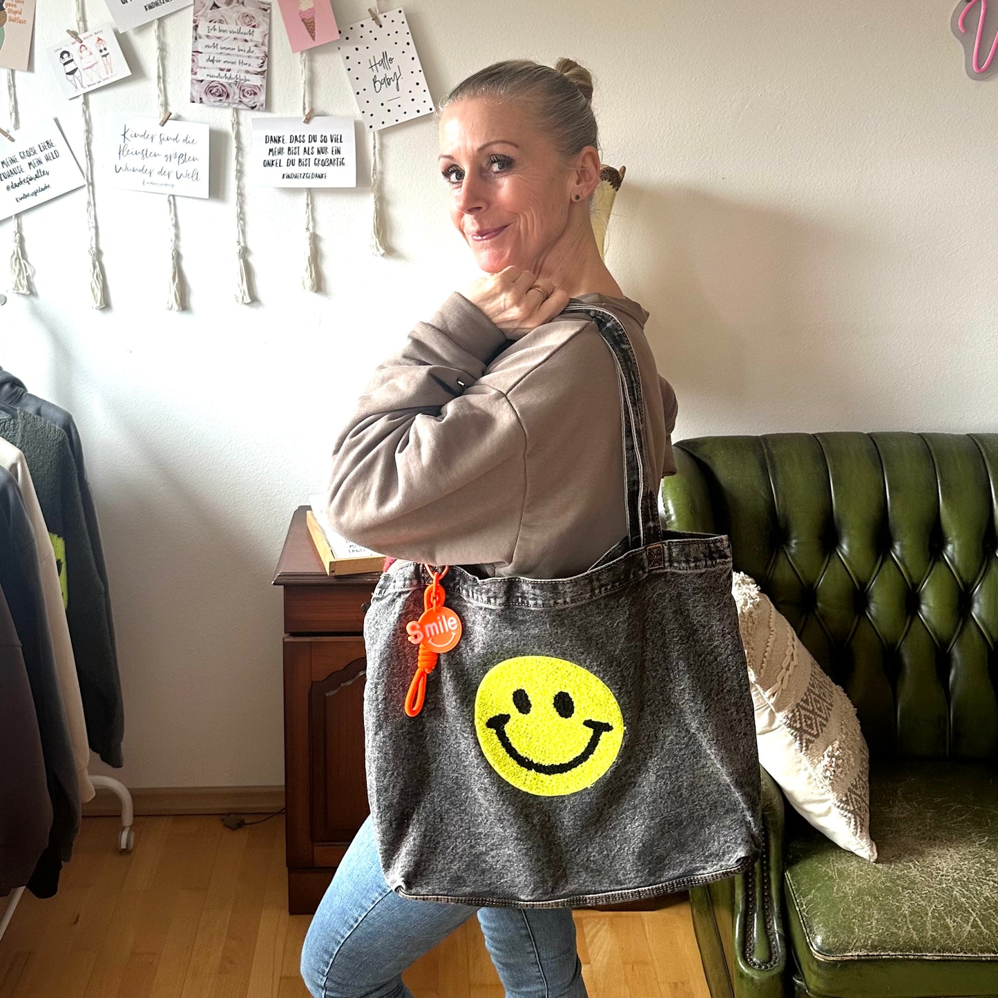 Shopper schwarz "GOOD VIBES" mit gelbem Neon-Smilie