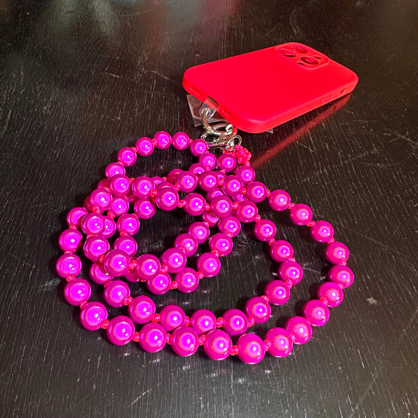Handykette aus reflektierenden 3D Perlen (pink)