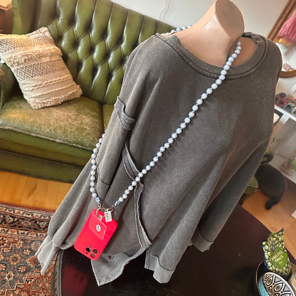 Handykette aus reflektierenden 3D Perlen (hellblau)