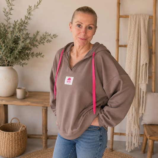 Hoodie "YOGA" in Schoki-Braun