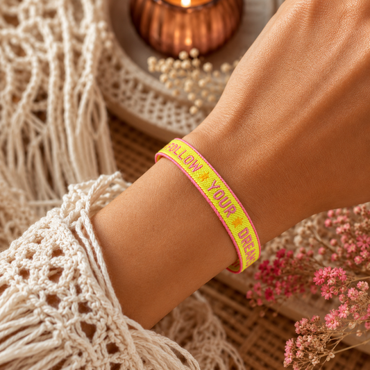Gewebtes Statementarmband in neon mit spruch, Boho Freundschaftsarmband für Frauen