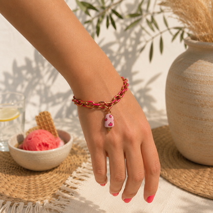 Edelstahlarmband aus Gliedern mit Farbakzent aus Emaille und Anhänger nach Wunsch. Wasserfest und ein perfektes Sommeraccessoire oder Geschenk.
