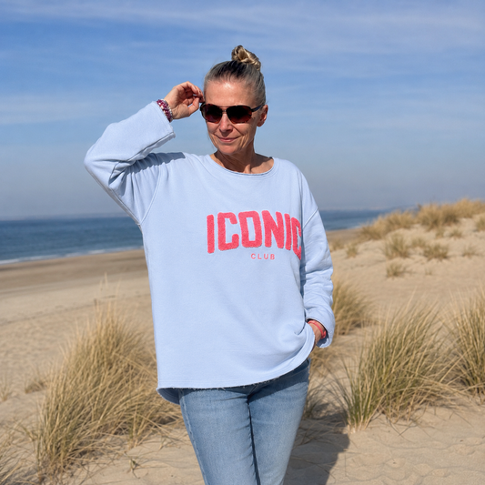 Leichter Sweater "ICONIC CLUB" (HELLBLAU, OneSize)