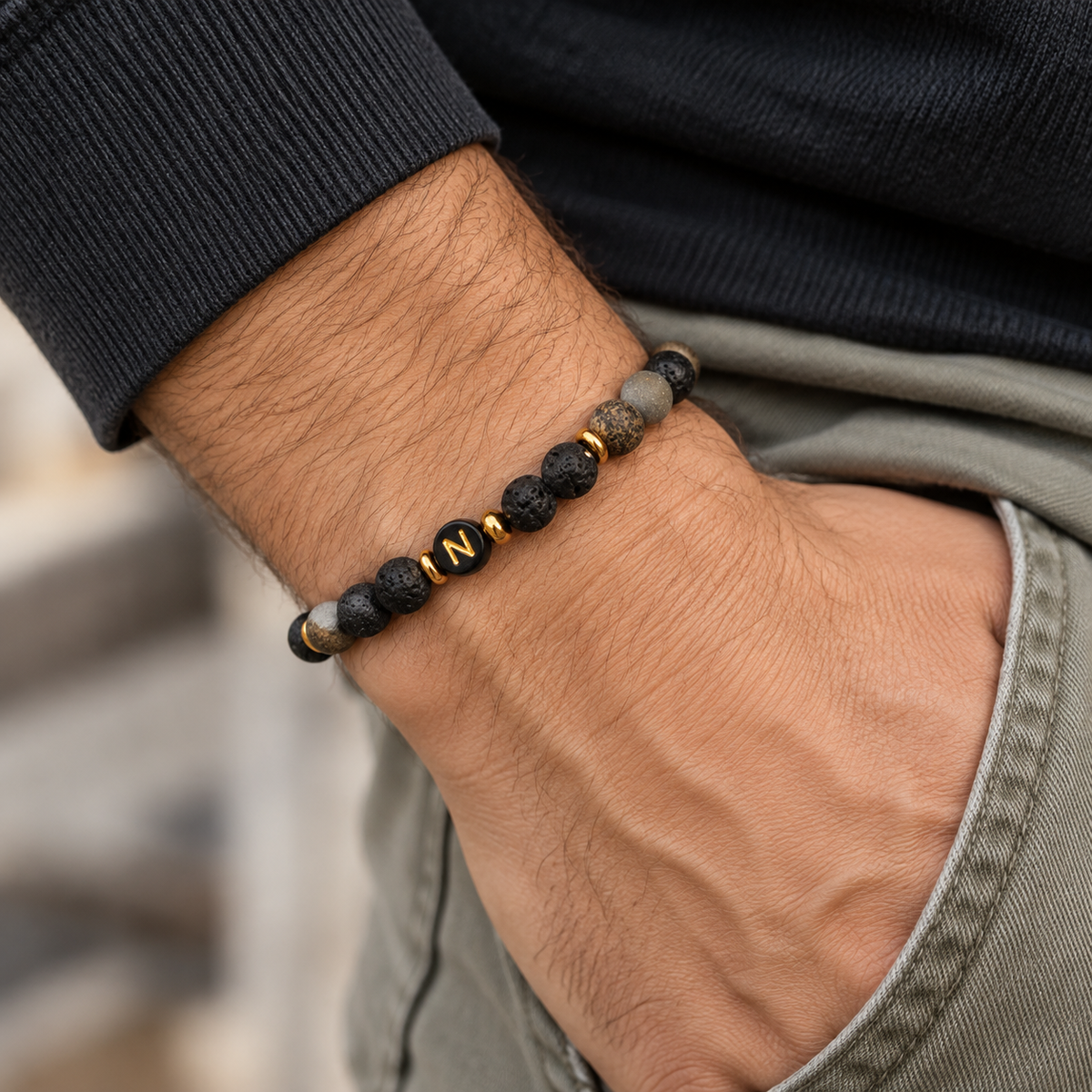 personalisiertes Perlenarmband "NIKLAS" l aus dunklen Natursteinperlen und Edelstahl