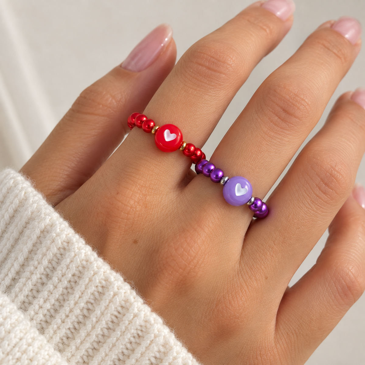 Bunte Ringe aus 3D Magic Pearl in bunt und mit Herz, eingefasst in Edelstahlperlen.