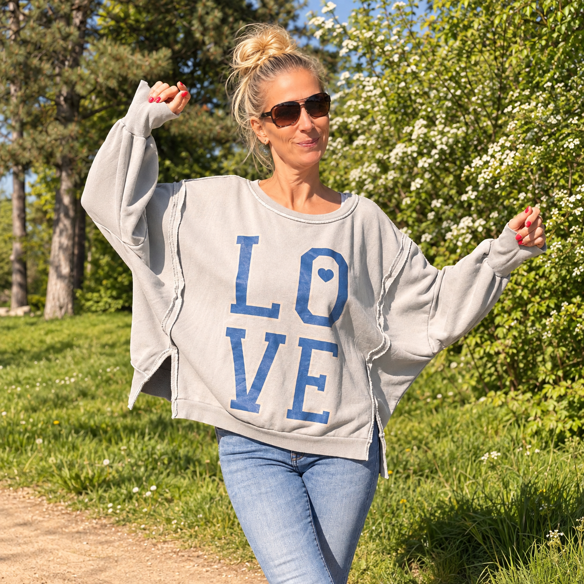 Sweater "LOVE" in blau-grau (oversize/oneSize)