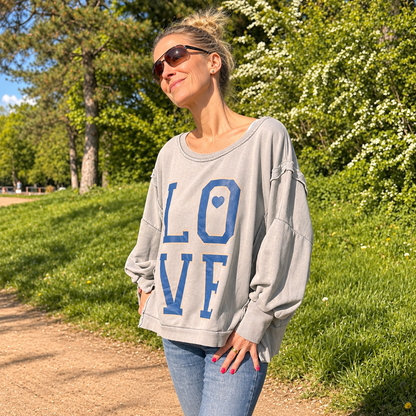 Sweater "LOVE" in blau-grau (oversize/oneSize)