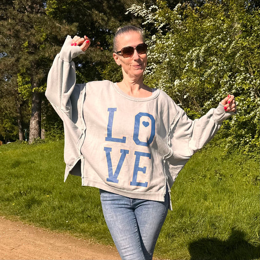 Sweater "LOVE" in blau-grau (oversize/oneSize)