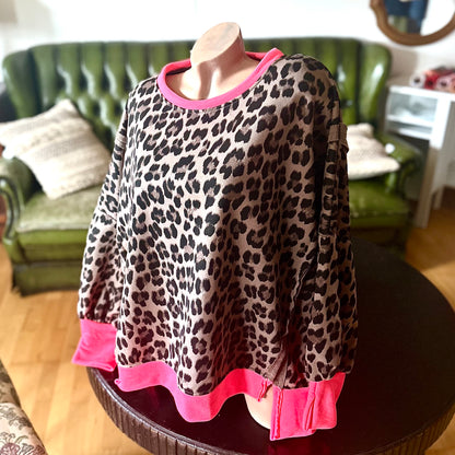 Sweater "LEO" in braun-grau mit neonpink (oversize geschnitten)