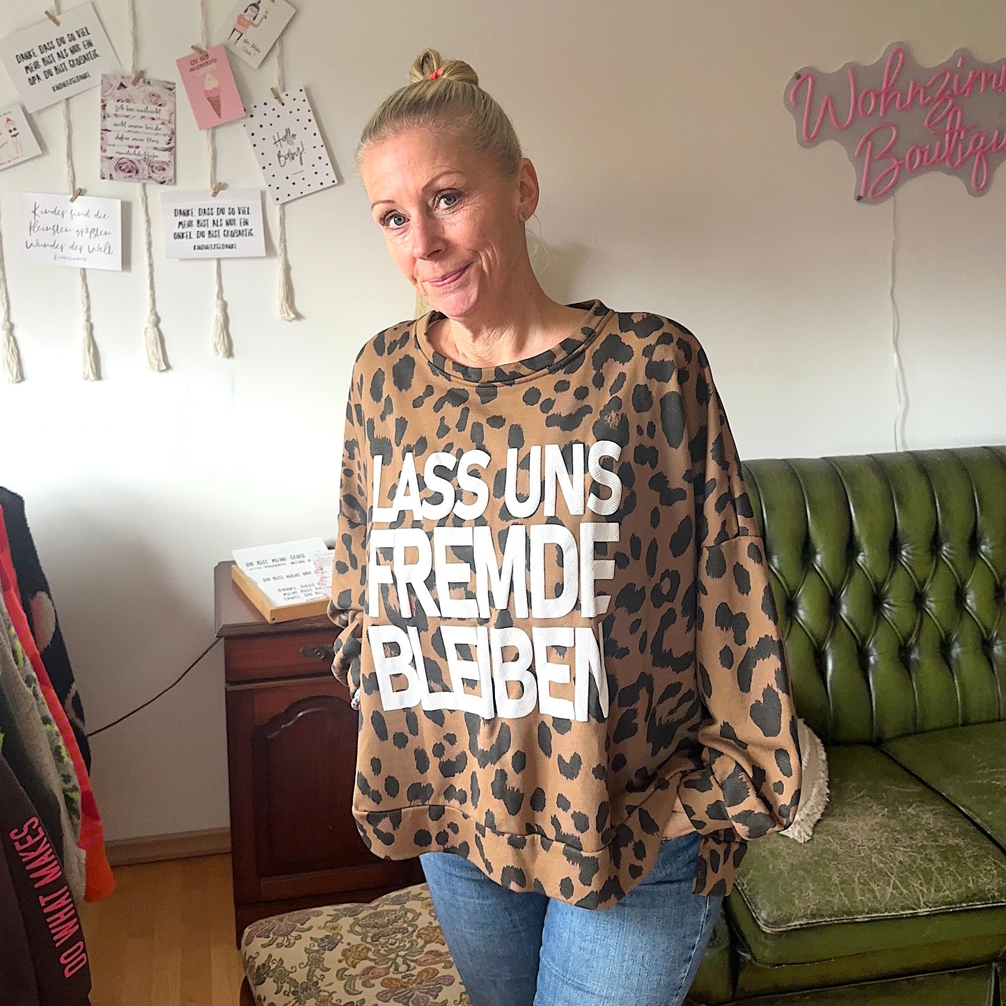 Sweater "FREMDE" in LEO-OPTIK braun (oversize geschnitten)