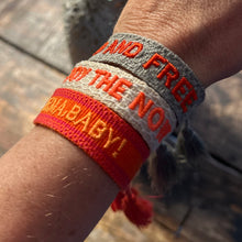 Laden Sie das Bild in den Galerie-Viewer, Statementarmbänder aus Baumwolle (verschiedene Designs)
