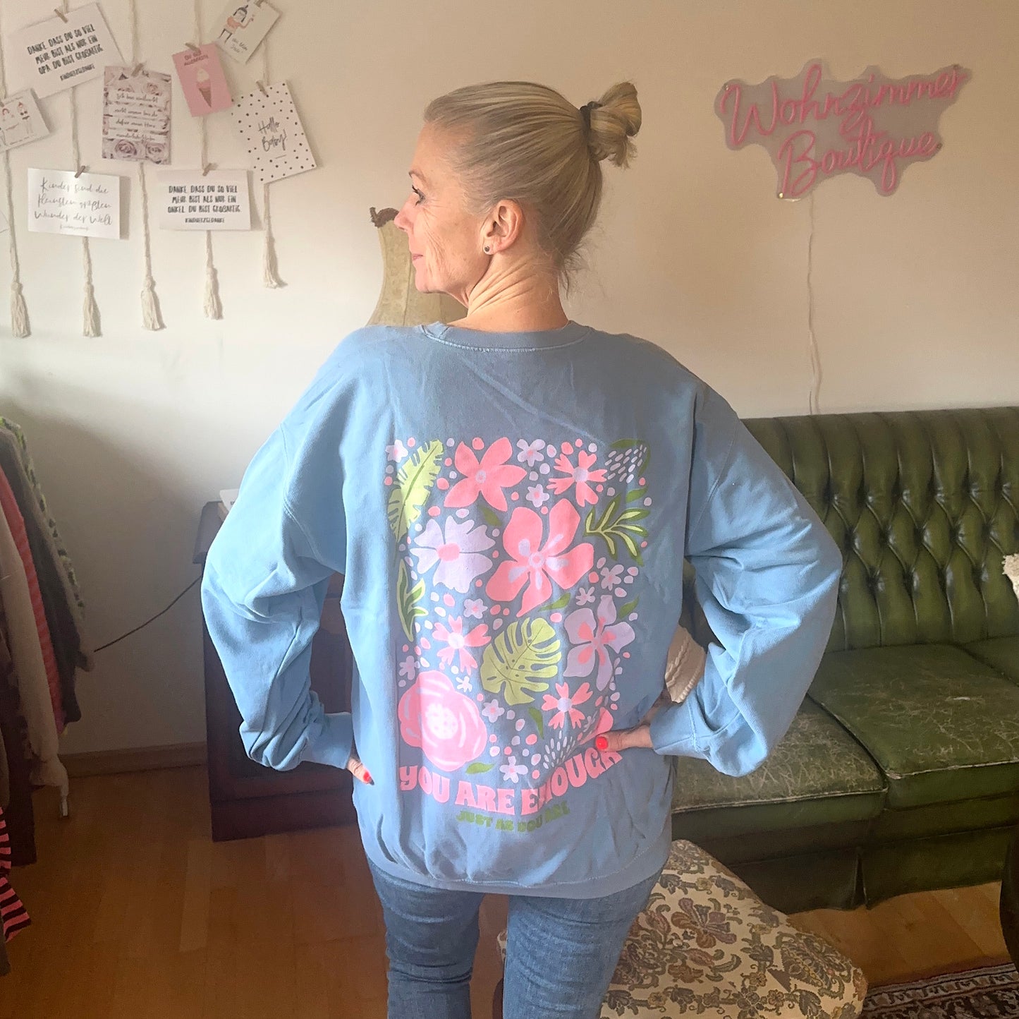 Sweater "YOUareENOUGH" in blau