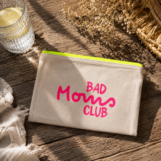 Kleine Tasche von Hand bedruckt mit BAD MOMS CLUB in NEON, originelle Geschenkidee