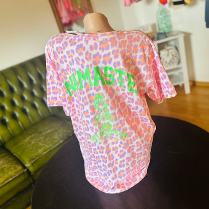 Shirt "NAMASTE" (Bunt)