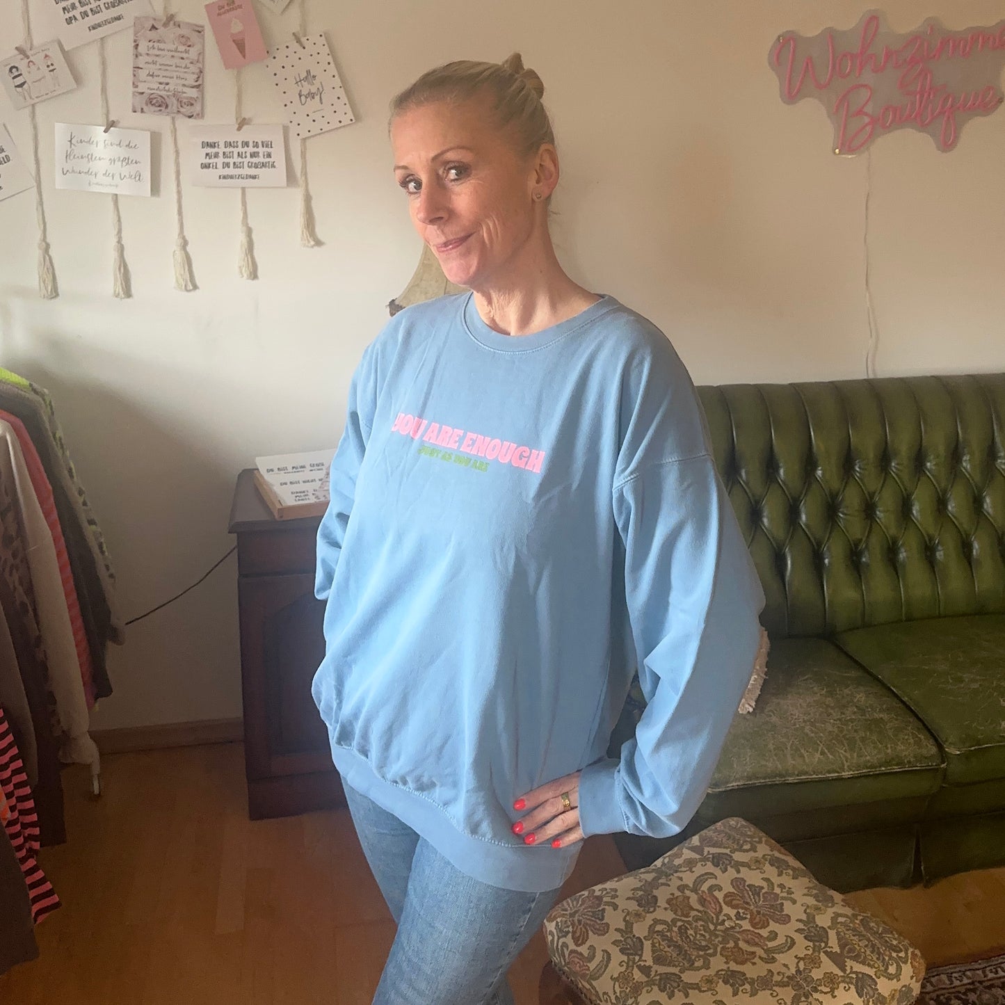 Sweater "YOUareENOUGH" in blau