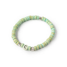 Laden Sie das Bild in den Galerie-Viewer, Kokosperlenarmband &quot;kokos&quot; personalisiert (8 Perlenfarben+24 Buchstabenvarianten zur Auswahl)
