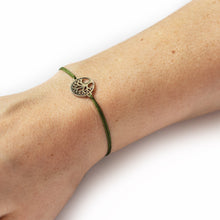 Laden Sie das Bild in den Galerie-Viewer, Filigranes Armband &quot;sign&quot; mit Wunschmotiv aus Edelstahl (10 Farben + 26 Motive in gold oder silber zur Auswahl)
